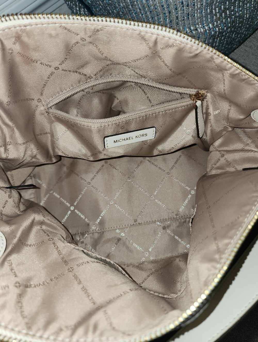 Michael Kors Cream Pebbled Leather Shoulder Or Adjustable Crossbody - Picture 15 of 16